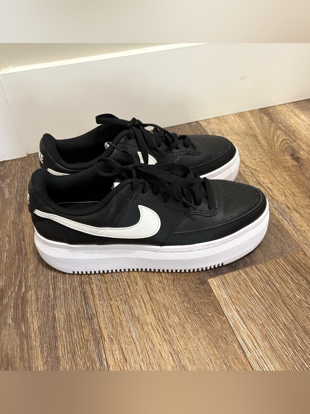 Nike Air Force 1 '07 Leather Shoes
Black White CT2302-002 Ladies 9.5